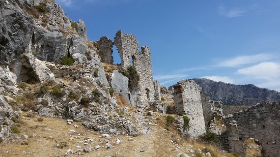 ruines-de-rocca-sparviera