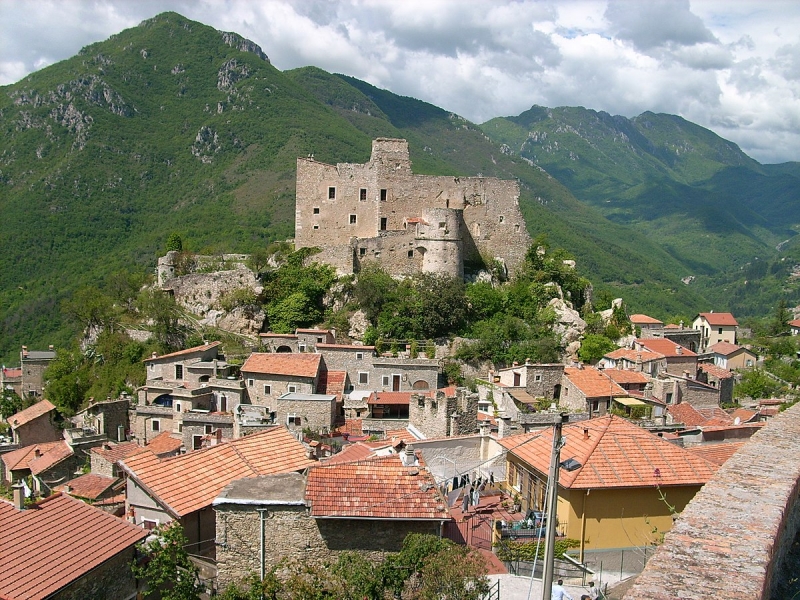 Castelvecchio_di_Rocca_Barbena